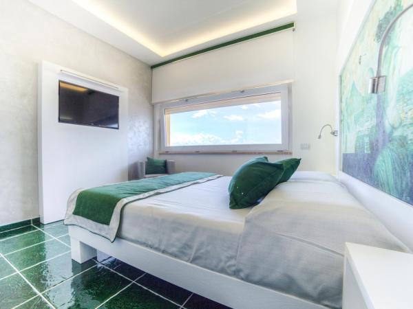 La Madegra Seasuite : photo 8 de la chambre chambre double deluxe - vue sur mer