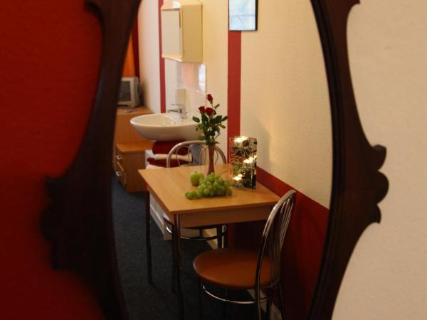 Hotel-Pension Insor : photo 2 de la chambre chambre simple avec salle de bains commune