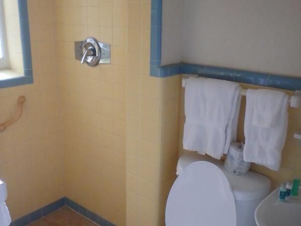 Courtyard Villa Hotel : photo 5 de la chambre suite lit queen-size