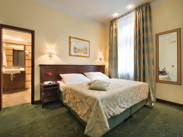 EA Hotel Downtown : photo 6 de la chambre chambre double ou lits jumeaux