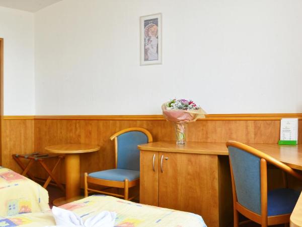 Hotel Olympik : photo 4 de la chambre chambre triple