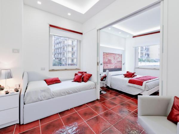 La Madegra Seasuite : photo 1 de la chambre chambre familiale - vue latérale sur mer