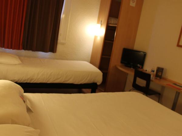 ibis Dijon Sud : photo 5 de la chambre chambre standard avec 1 lit double et 1 lit simple