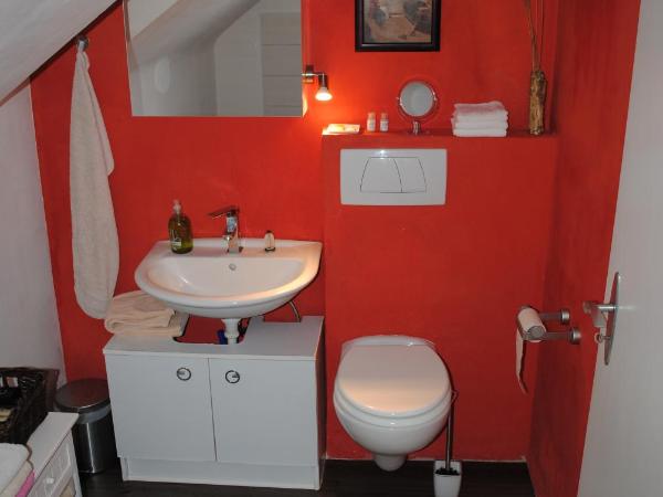 Villa Donar : photo 6 de la chambre chambre double avec salle de bains commune