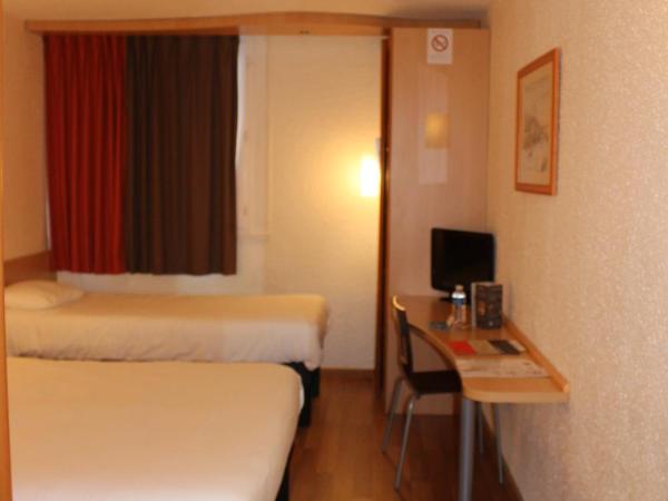 ibis Dijon Sud : photo 7 de la chambre chambre standard avec 1 lit double et 1 lit simple