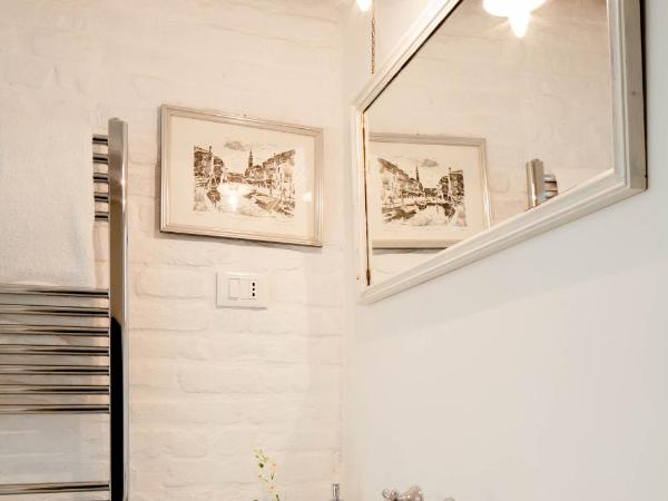 Bed & Breakfast Canova : photo 7 de la chambre chambre lit king-size - vue sur jardin