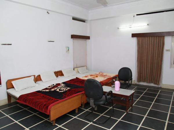Hotel Ramnivas : photo 3 de la chambre family four bedroom with fan