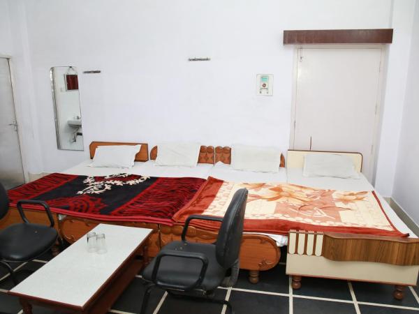 Hotel Ramnivas : photo 2 de la chambre family four bedroom with fan