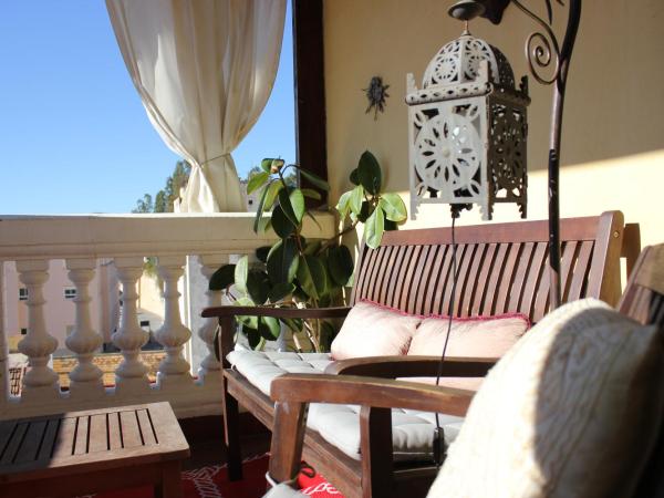 Villa Alicia Guest House : photo 7 de la chambre chambre double avec terrasse et salle de bains privative