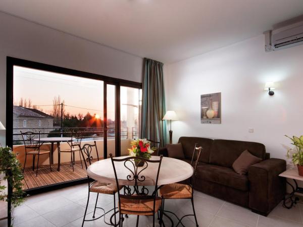 Lagrange Vacances L'Oustau de Sorgue : photo 3 de la chambre appartement 1 chambre avec cabine (6 adultes)