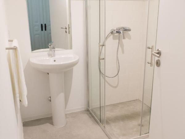 Porto Republica Hostel & Suites : photo 4 de la chambre chambre familiale avec salle de bains privative (6 adultes)