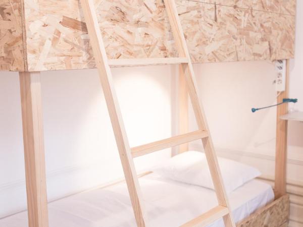 Porto Republica Hostel & Suites : photo 4 de la chambre chambre quadruple avec salle de bains commune