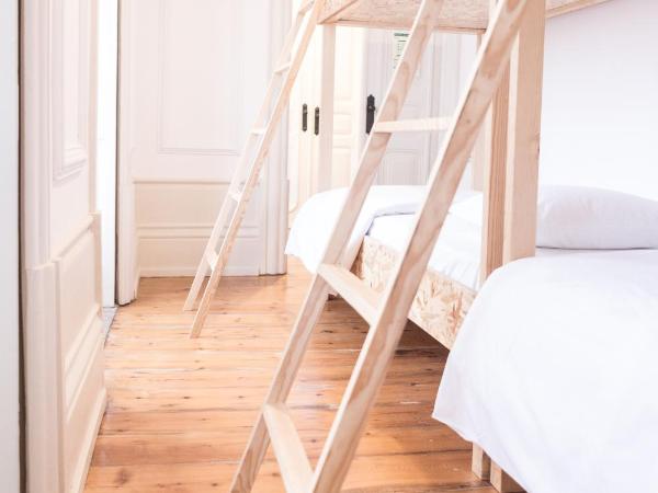 Porto Republica Hostel & Suites : photo 3 de la chambre chambre quadruple avec salle de bains commune