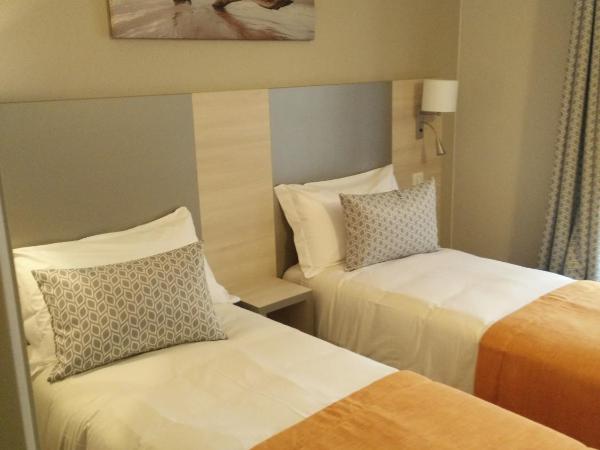 Hotel Du Midi : photo 2 de la chambre chambre lits jumeaux