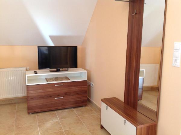 Attila Apartmanház : photo 4 de la chambre chambre quadruple premium