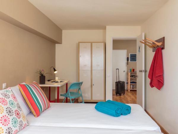 STAY Rhodes Hostel & Bar : photo 4 de la chambre chambre double avec salle de bains commune