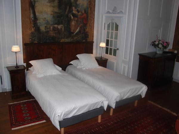 Château Hôtel de Warenghien : photo 10 de la chambre chambre double ou lits jumeaux du baron - 2