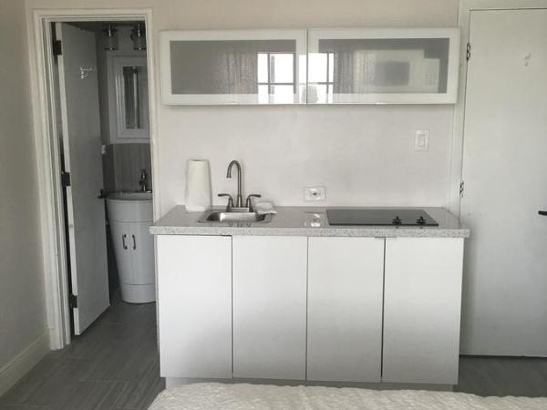 Courtyard Villa Hotel : photo 3 de la chambre chambre lit queen-size