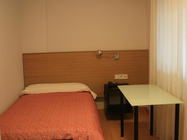 Hotel Picos De Europa : photo 2 de la chambre chambre simple