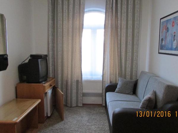 Villa Jinonice : photo 10 de la chambre chambre double ou lits jumeaux