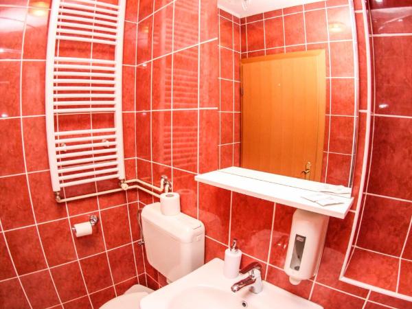 Rooms Eliza : photo 4 de la chambre chambre quadruple avec salle de bains privative séparée