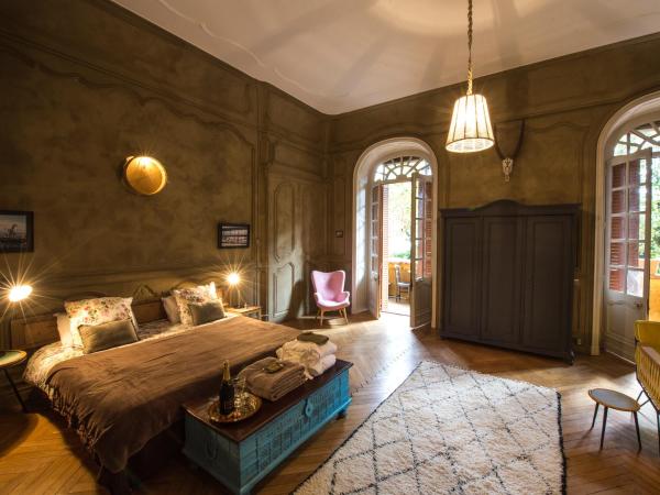 Une Nuit Au Château : photo 3 de la chambre suite lit king-size avec baignoire spa
