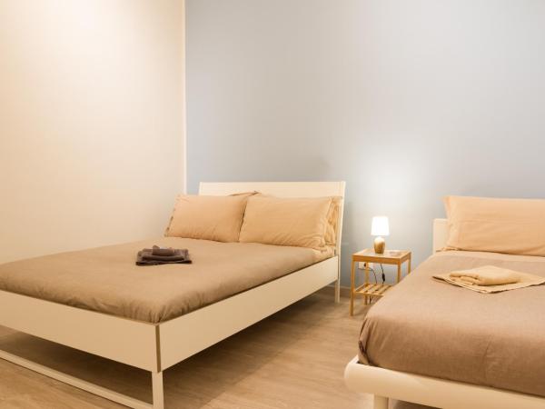 Romano Rooms : photo 3 de la chambre chambre triple avec salle de bains privative