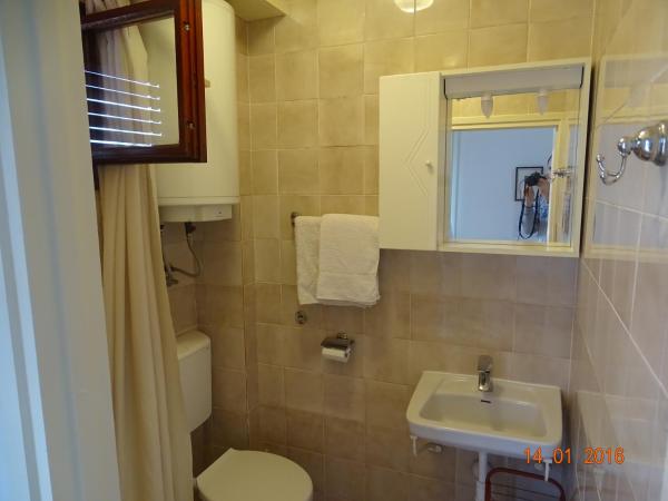 Guest House AB Adria Home : photo 7 de la chambre chambre double