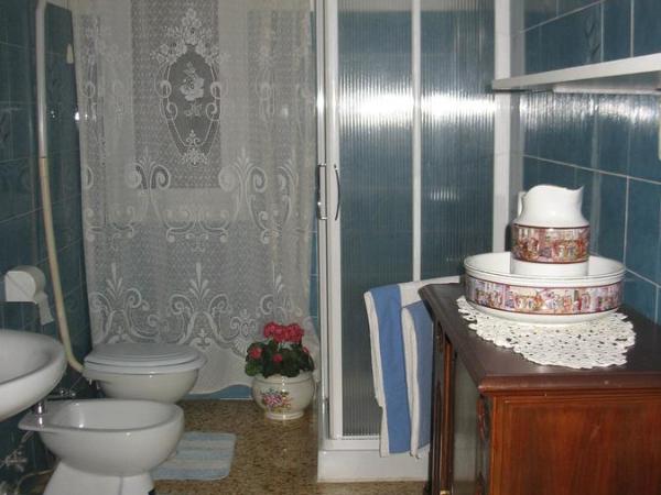 B&B Mare e Monti : photo 9 de la chambre chambre double avec salle de bains privative séparée