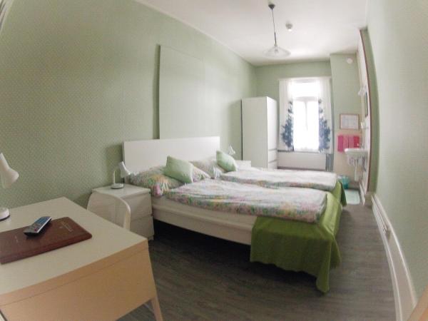 BasicRooms Hotel : photo 1 de la chambre chambre lits jumeaux avec salle de bains commune