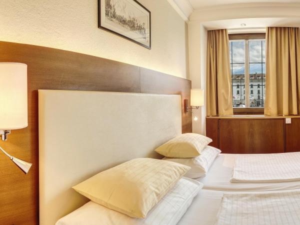 Hotel Mondschein : photo 5 de la chambre chambre double avec vue sur vieille ville