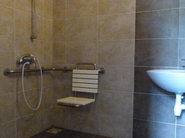 La Maison des Randonneurs : photo 4 de la chambre lit dans dortoir mixte pour 4 personnes n° 11