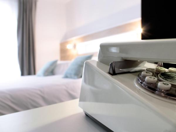 Hôtel Le Collonges TV connecté wifi Netflix : photo 8 de la chambre chambre double supérieure