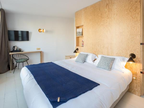 Hôtel Montholon : photo 6 de la chambre chambre double ou lits jumeaux supérieure avec vue sur ville