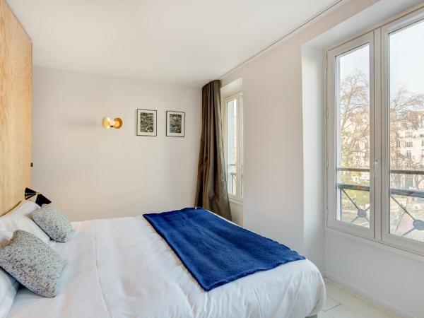 Hôtel Montholon : photo 2 de la chambre chambre double ou lits jumeaux supérieure avec vue sur ville