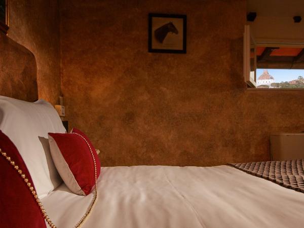 Villa Tower Inn : photo 2 de la chambre chambre triple mansardée - vue sur tour