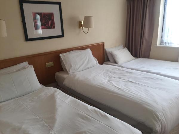 Fairways Lodge & Leisure Club : photo 1 de la chambre chambre triple