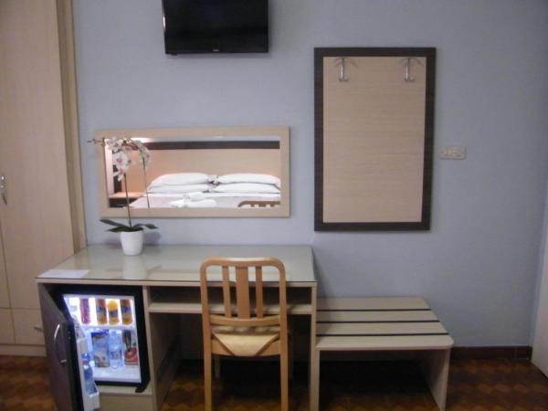 Hotel Alba Torino centro : photo 4 de la chambre chambre simple avec salle de bains privative