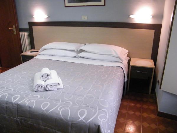 Hotel Alba Torino centro : photo 4 de la chambre chambre double ou lits jumeaux avec salle de bains privative