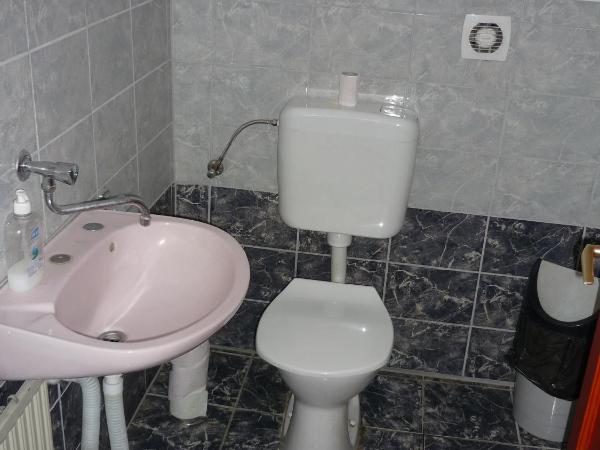 Jáde Panzió : photo 3 de la chambre chambre lits jumeaux avec salle de bains commune