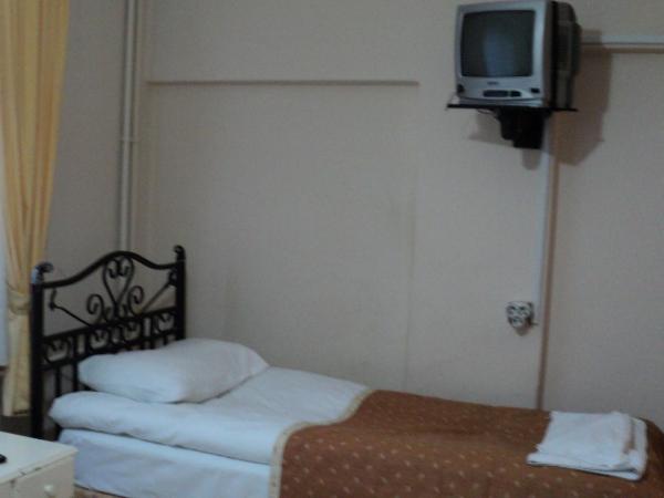 Yavuz Hotel : photo 3 de la chambre chambre triple avec salle de bains commune