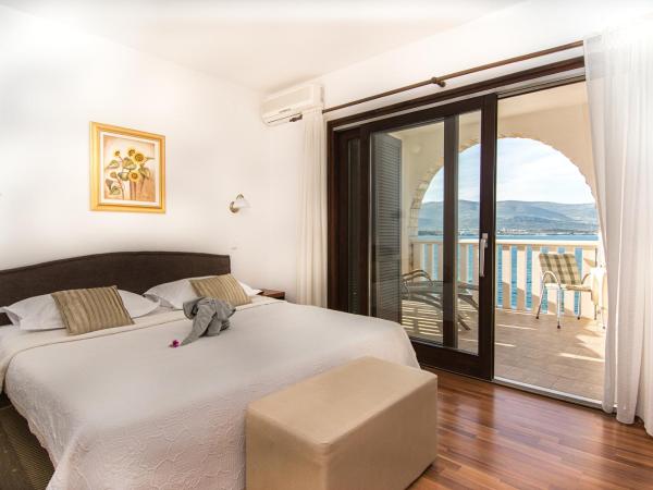 Hotel Vila Tina : photo 4 de la chambre chambre double supérieure avec terrasse - vue sur mer