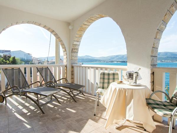 Hotel Vila Tina : photo 5 de la chambre chambre double supérieure avec terrasse - vue sur mer