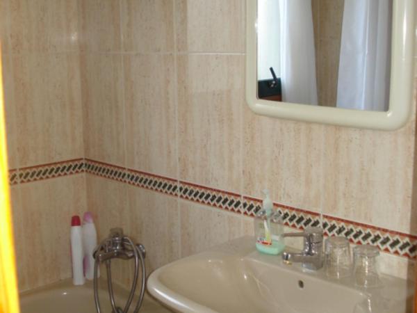 Hostal Pumar : photo 8 de la chambre double avec salle de bains privative