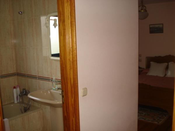 Hostal Pumar : photo 9 de la chambre double avec salle de bains privative