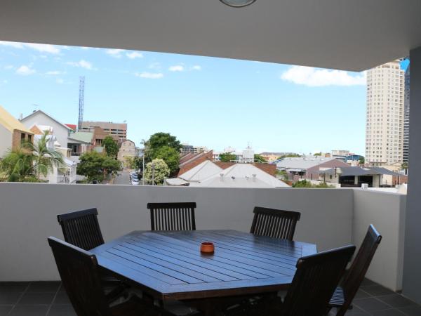 Frisco Apartments : photo 9 de la chambre appartement 2 chambres avec balcon