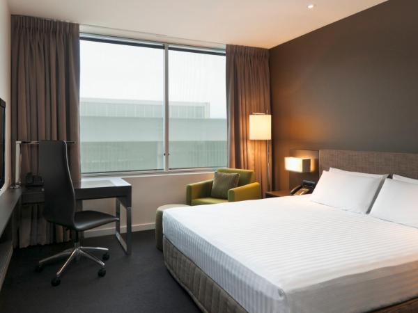 Pullman Adelaide : photo 1 de la chambre chambre lit king-size deluxe - vue sur ville