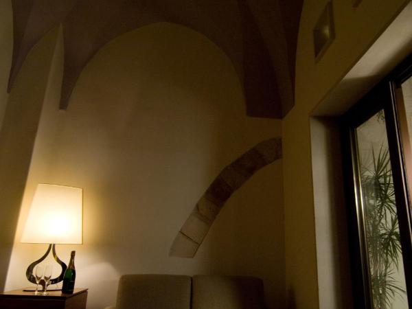 Alvino Suite And Breakfast : photo 8 de la chambre suite avec fenêtre de toit