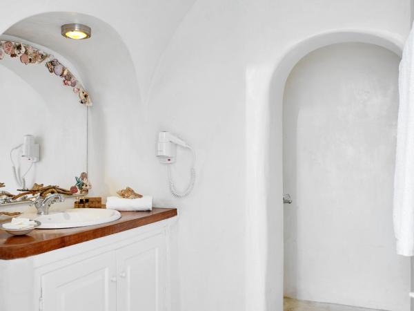 Finikia Memories Hotel : photo 9 de la chambre chambre lit king-size - vue sur piscine