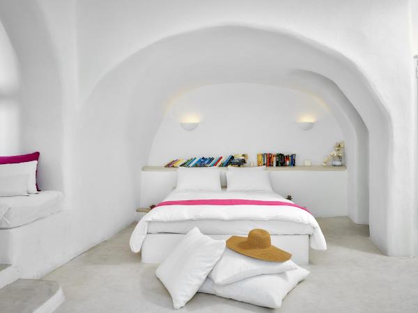 Finikia Memories Hotel : photo 2 de la chambre chambre lit king-size - vue sur piscine